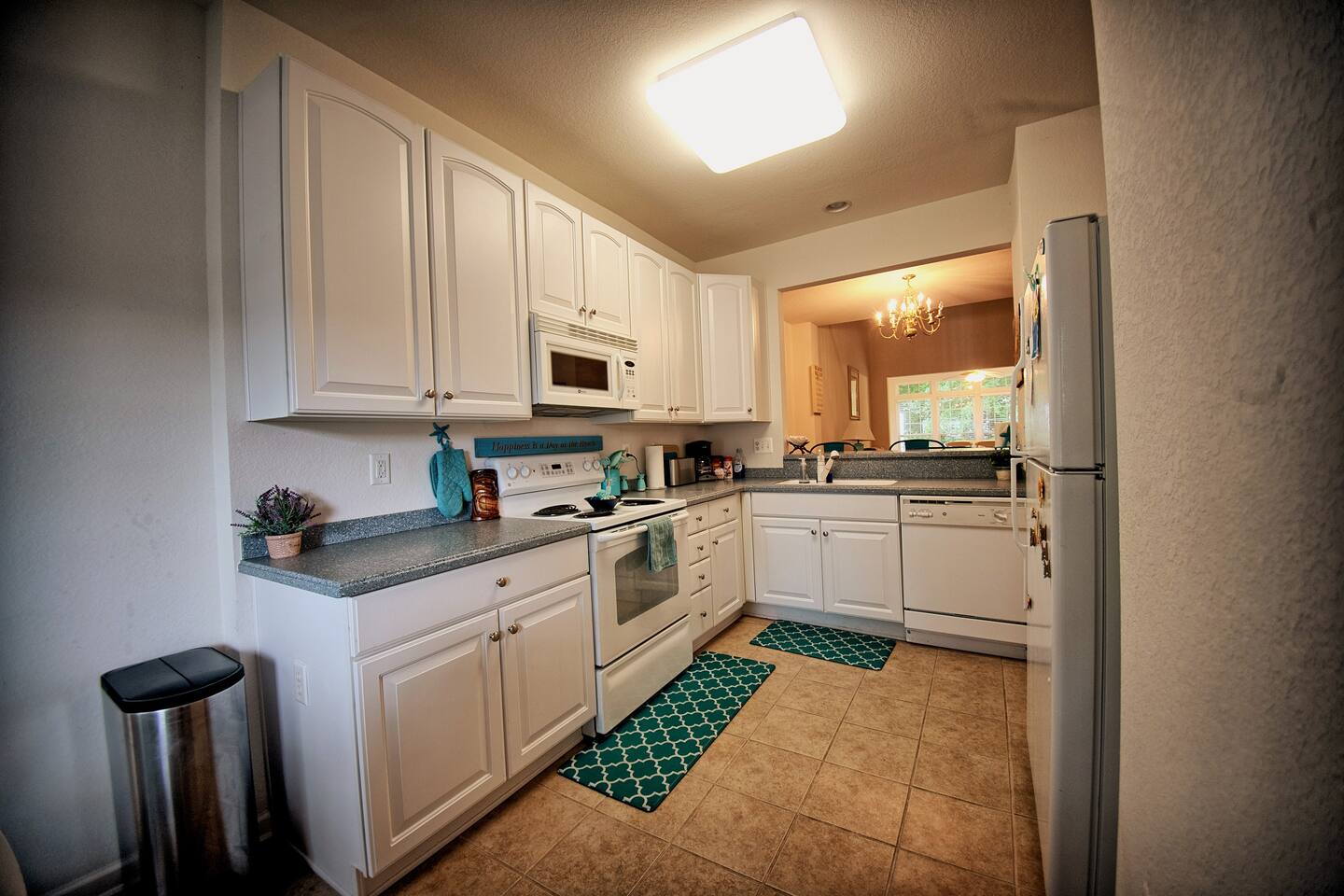 ⛱ Quiet 3 Bed Twinhome just 3 miles from Beach! ⛱