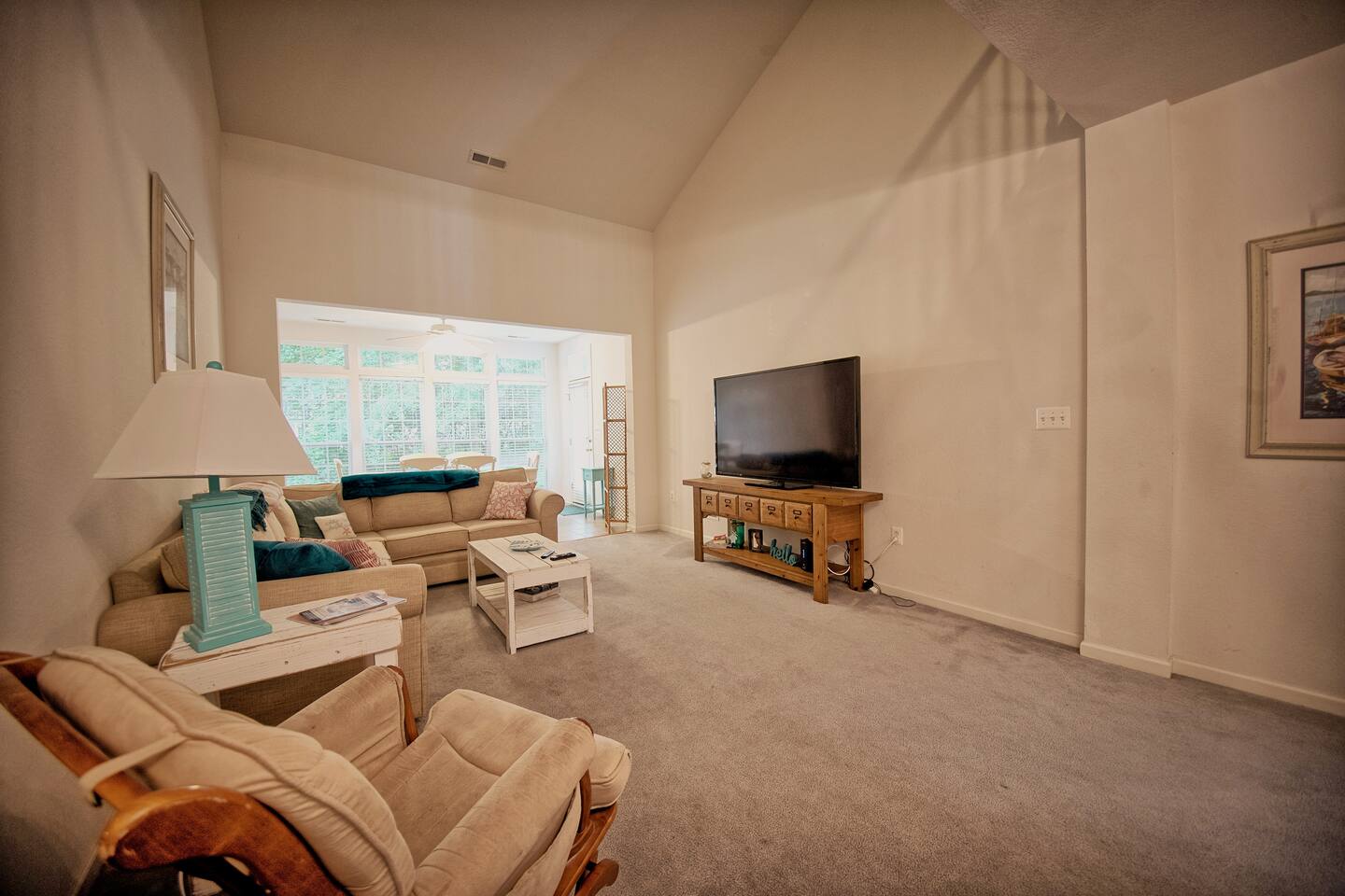 ⛱ Quiet 3 Bed Twinhome just 3 miles from Beach! ⛱