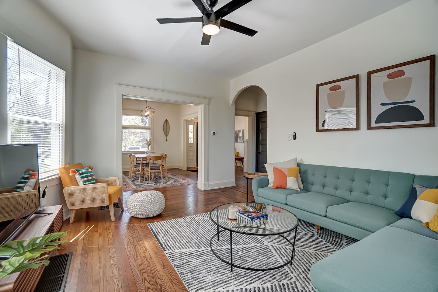 Walk Everywhere-Large Deck-Fire pit-10 min 2 DT