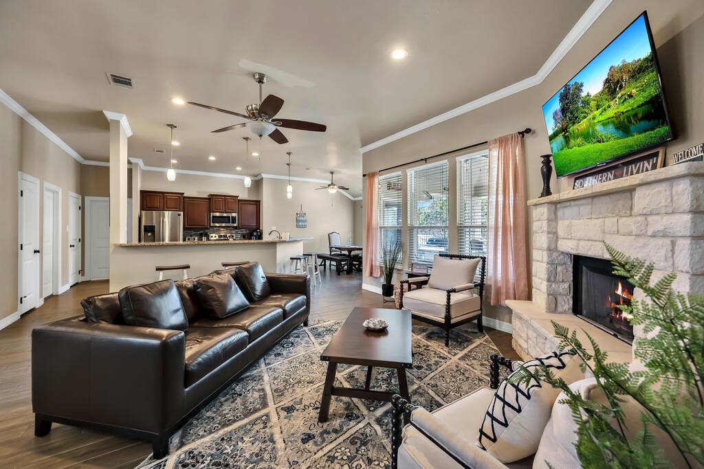Lake Access - Pool/Spa/Fishing - 2 Acres Retreat — Belton — vacation rental