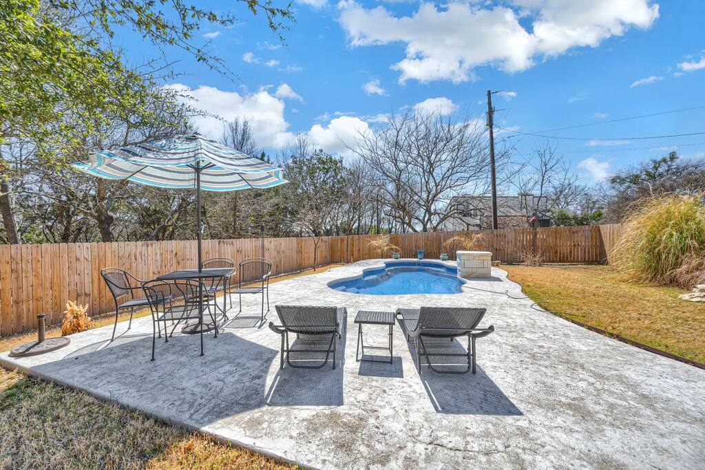 Lake Access - Pool/Spa/Fishing - 2 Acres Retreat