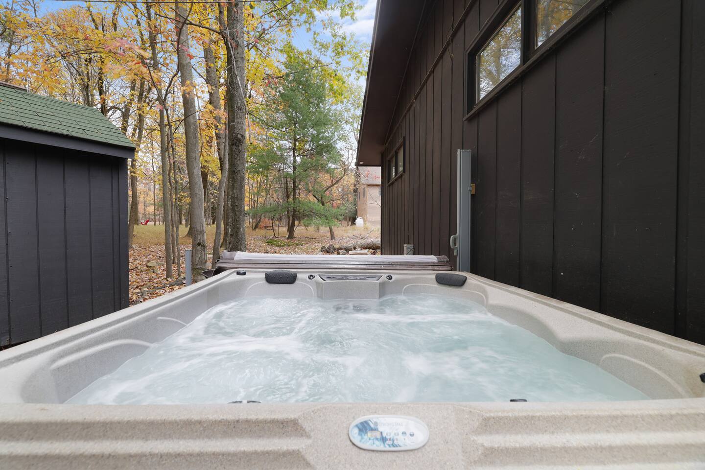 Harmonious * Lake * Memories  Hottub & Beach!