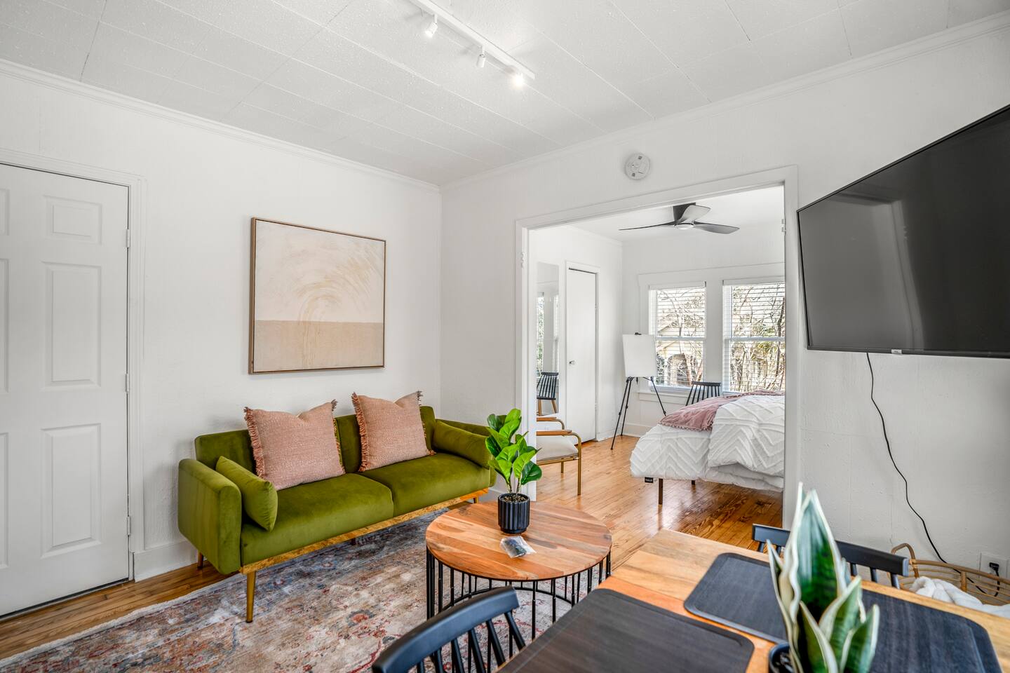 Historic Heights Boss Babe Bungalow
