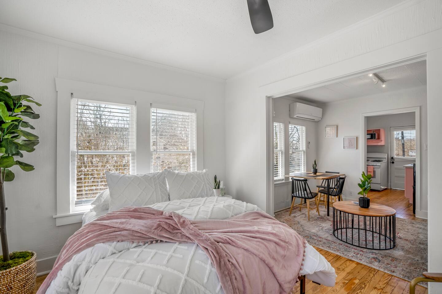 Historic Heights Boss Babe Bungalow — Houston — vacation rental