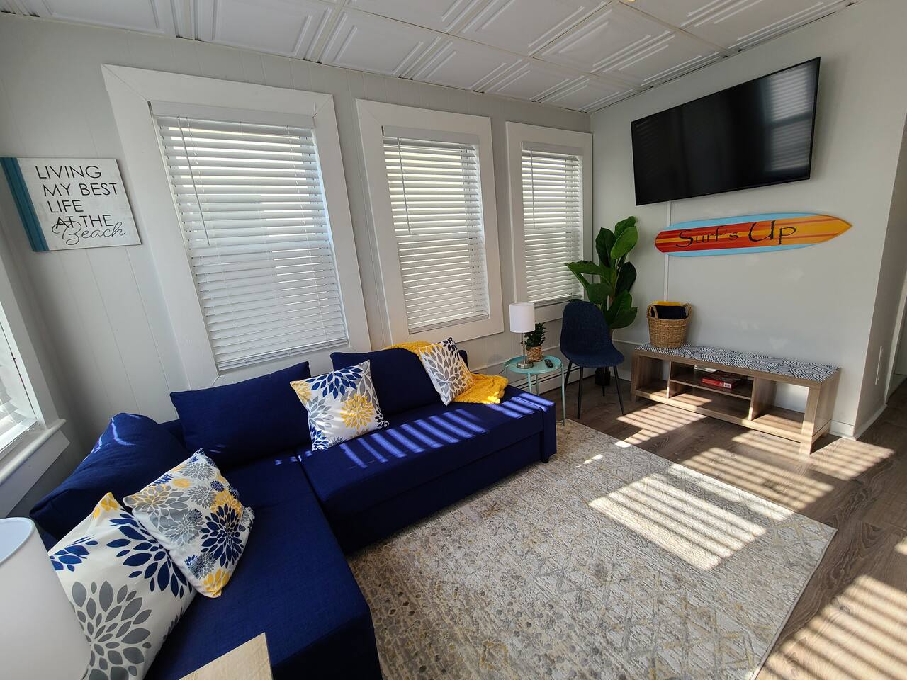 Beachcrest- Easy Walk to Tropicana & Casinos!