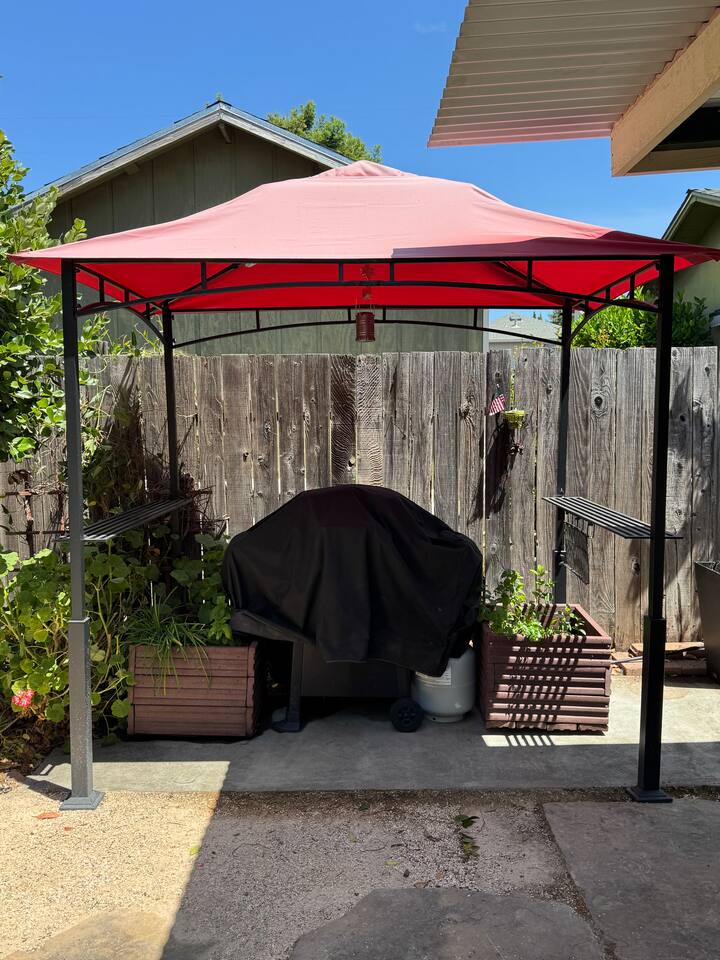 Serene Sonoma Home, Walk/bike downtown in minutes