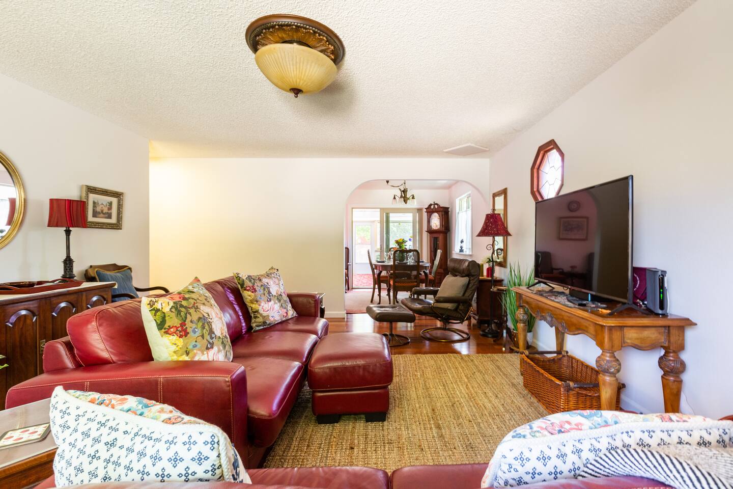 Serene Sonoma Home, Walk/bike downtown in minutes