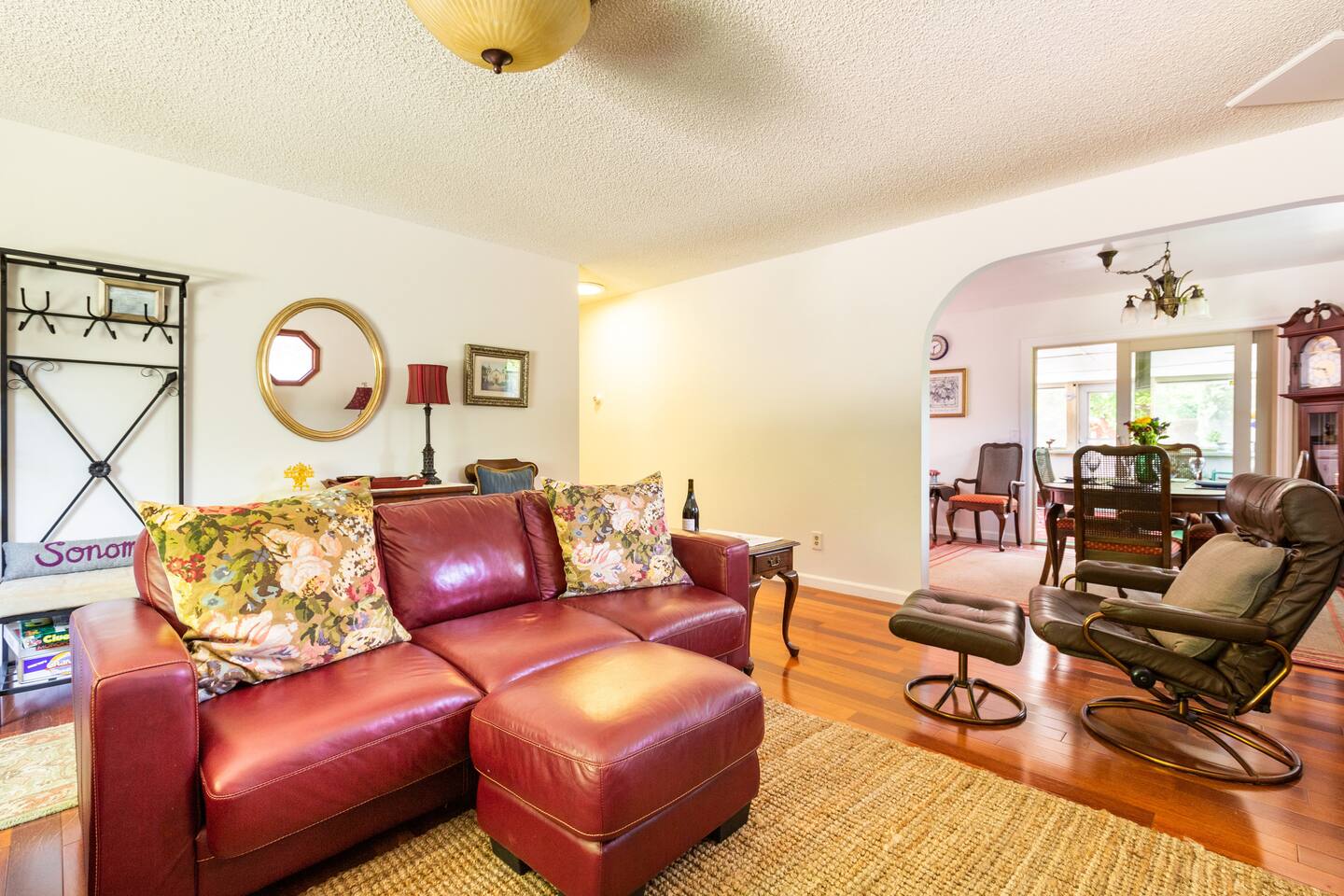Serene Sonoma Home, Walk/bike downtown in minutes