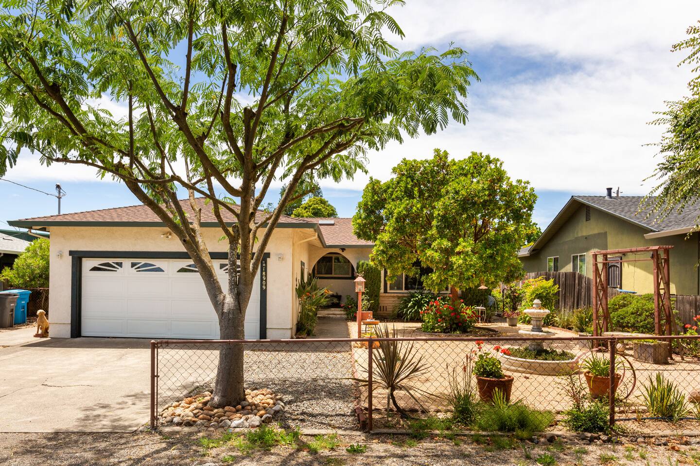 Serene Sonoma Home, Walk/bike downtown in minutes