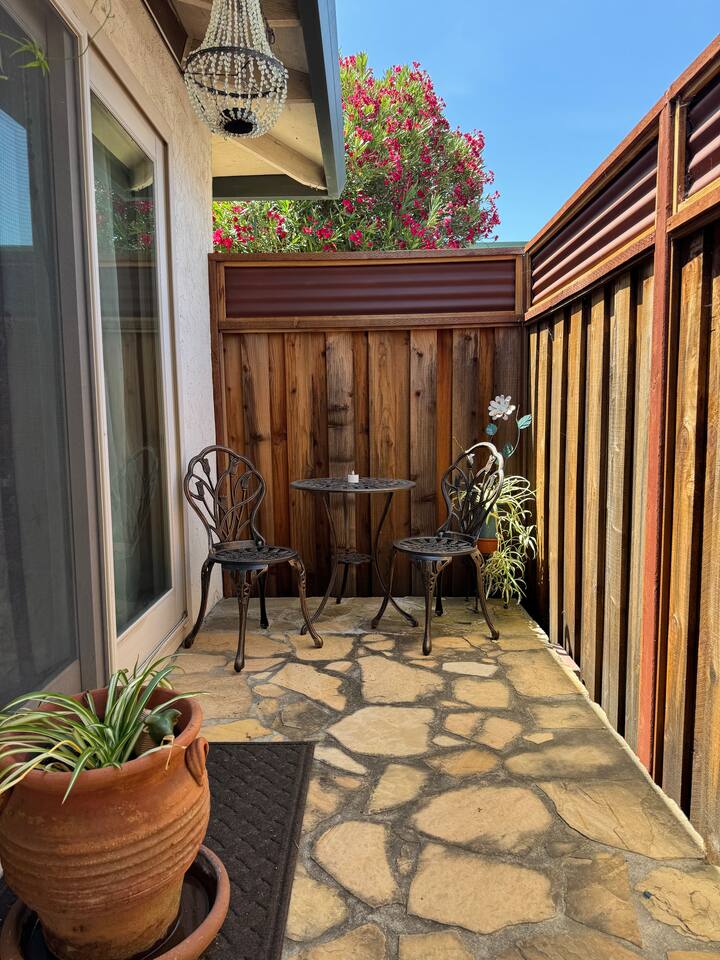 Serene Sonoma Home, Walk/bike downtown in minutes