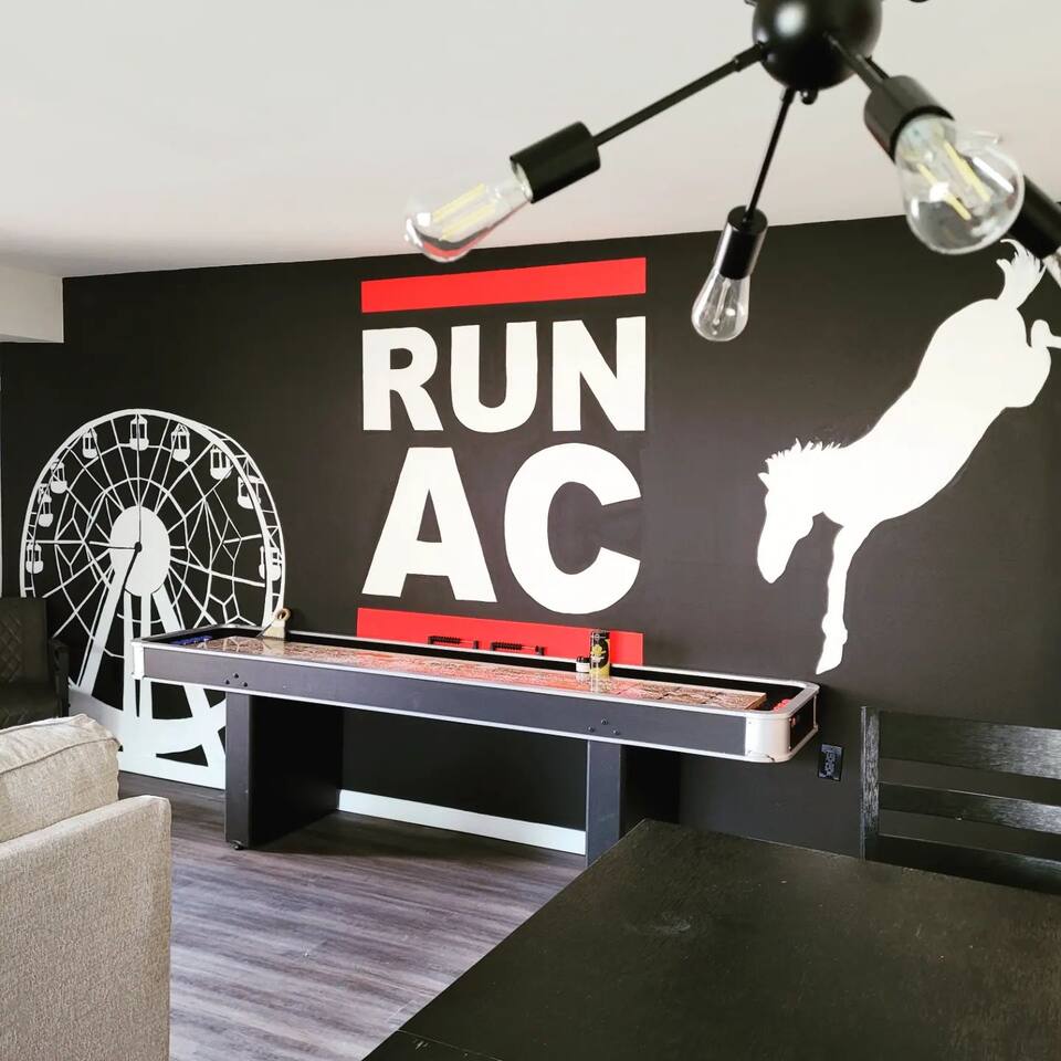 Run-AC Villa- Block from Ocean Casino & Waterpark!
