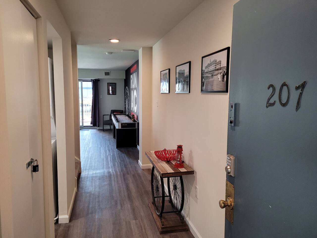 Run-AC Villa- Block from Ocean Casino & Waterpark!