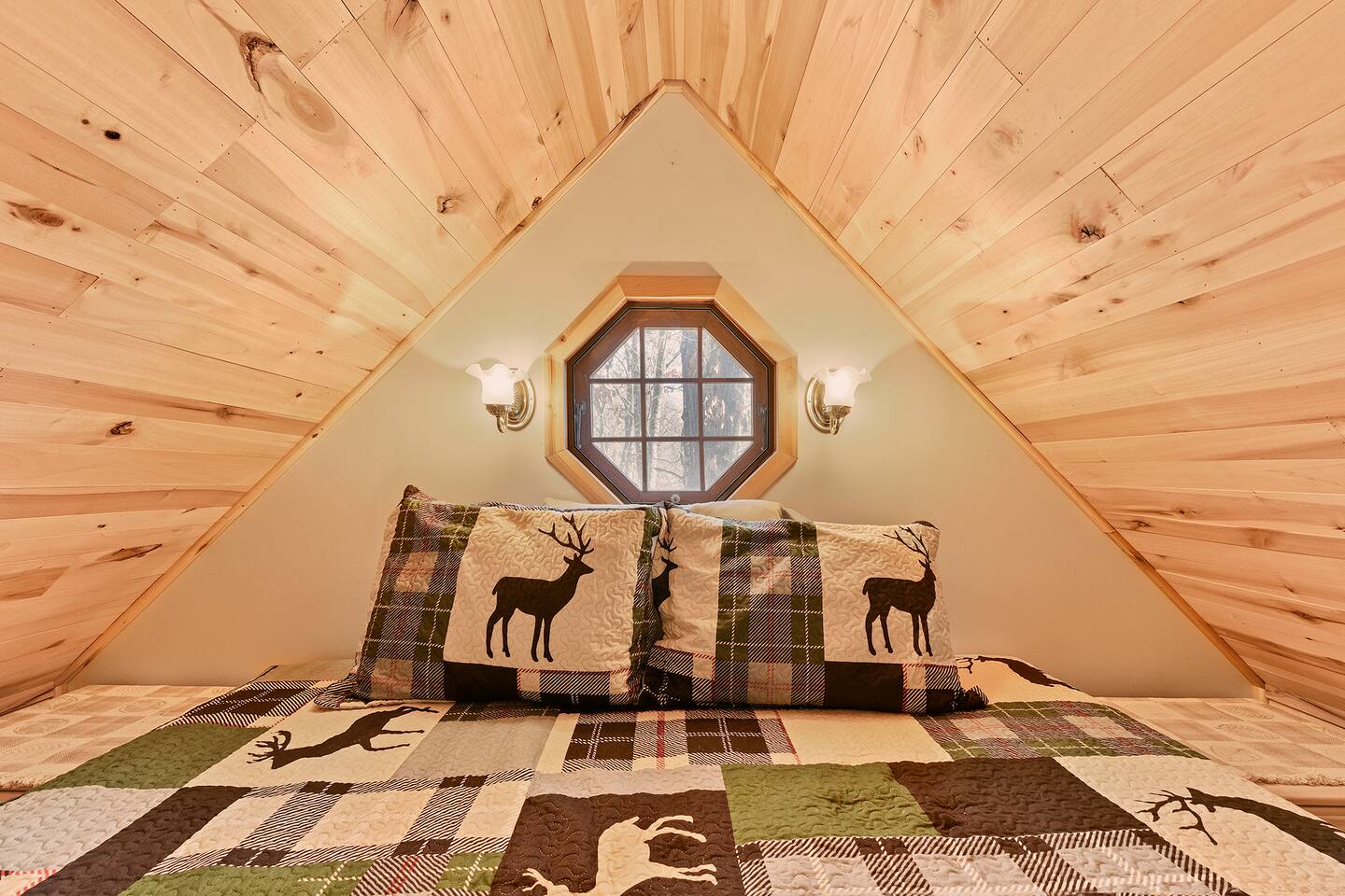 Tiny House! Hot Tub! Firepit! Pets! Secluded!