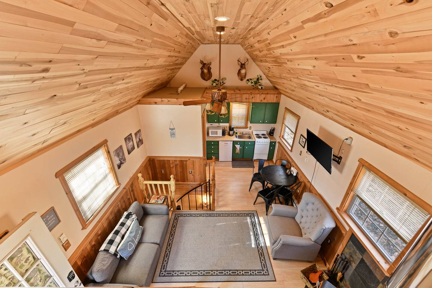 Tiny House! Hot Tub! Firepit! Pets! Secluded!