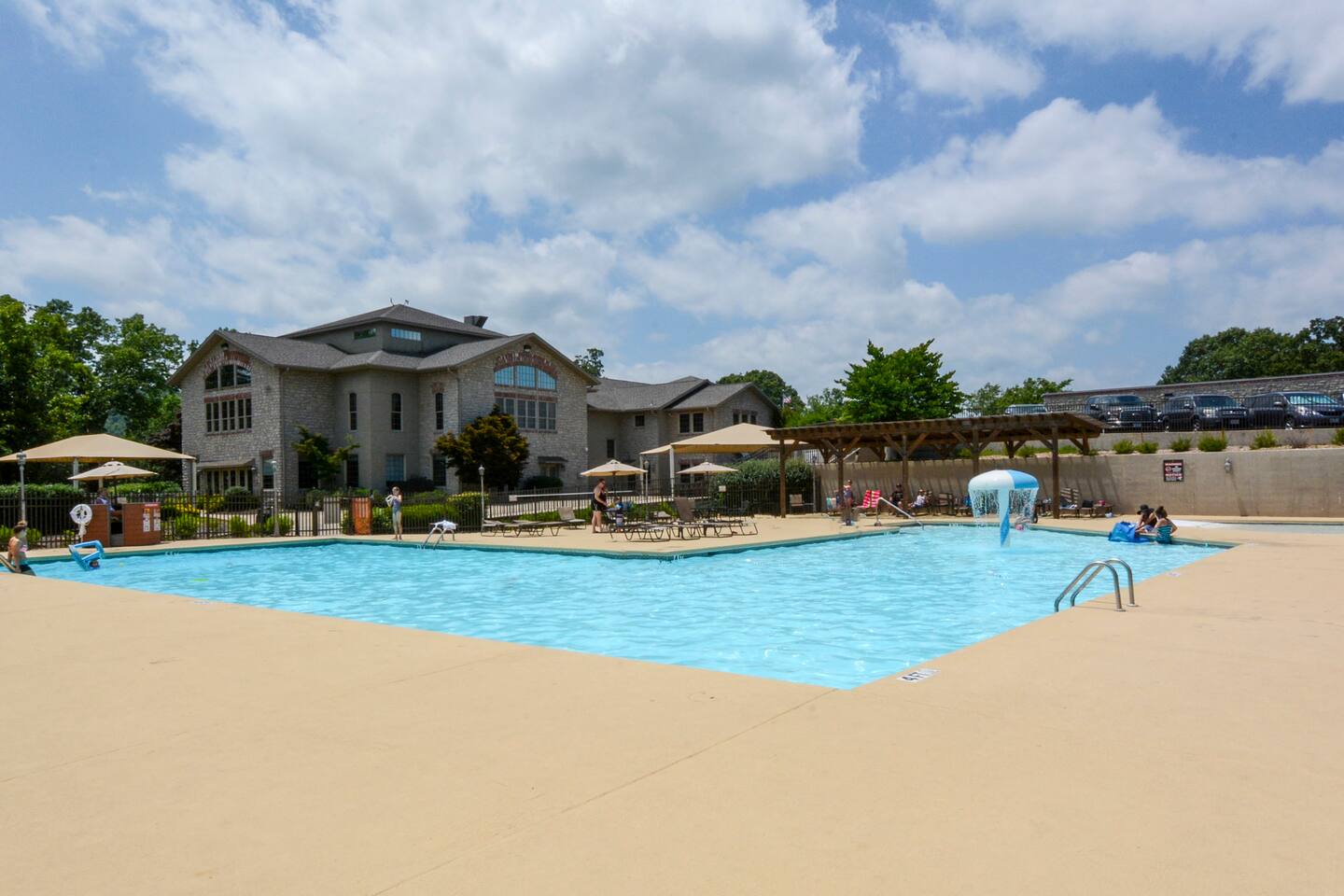Heated Pool, Hot tub, Golf Course Views & Resort