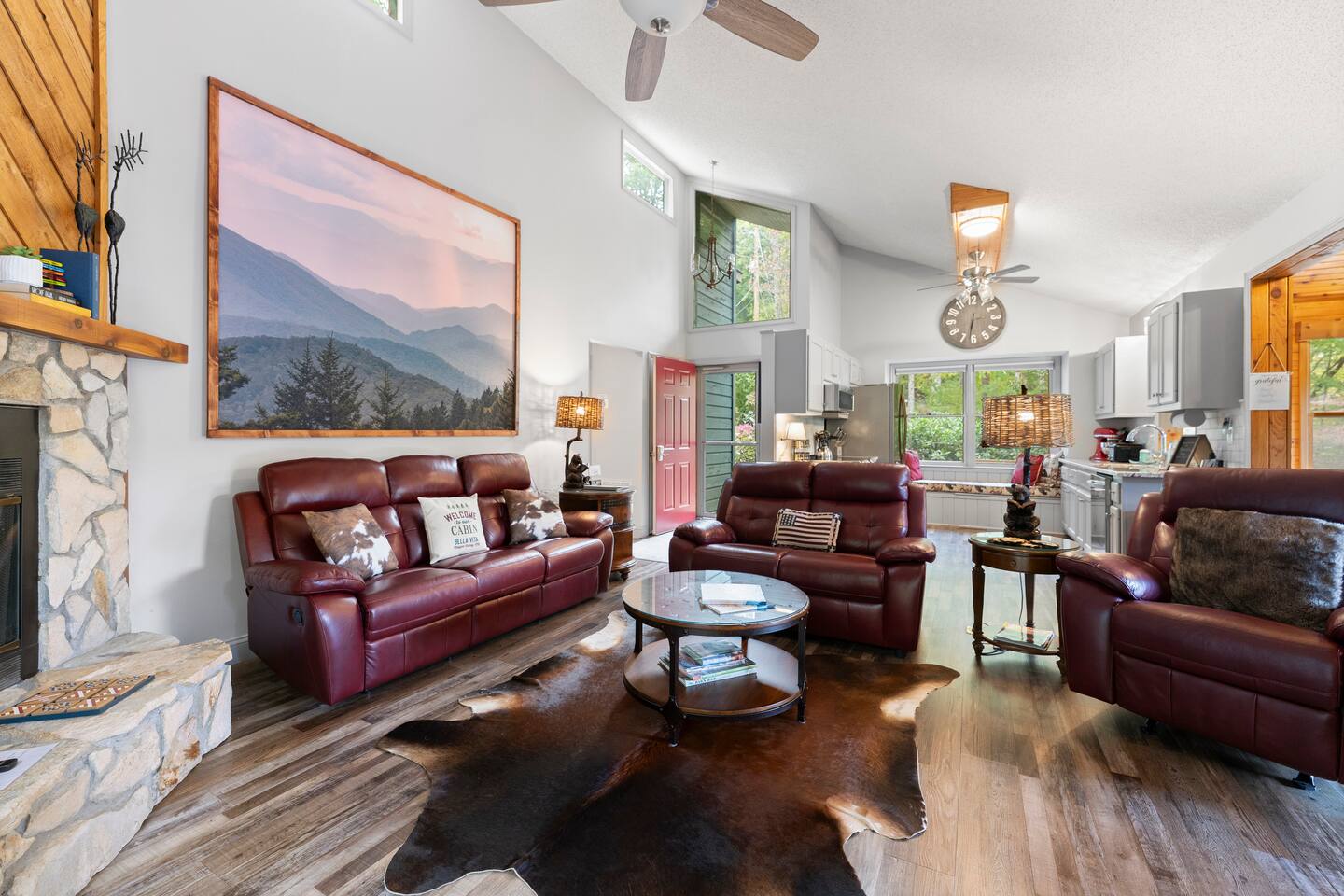 Bella Vita/3 bedroom-2 bath/1-Level/King beds/Pets Allowed/5 star Reviews
