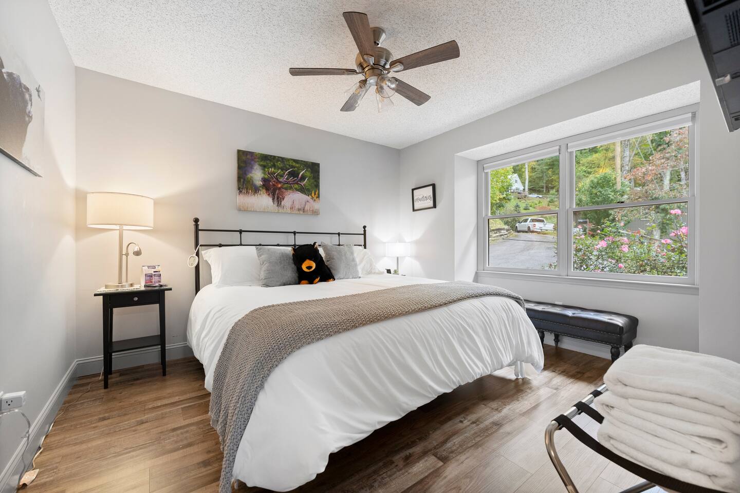 Bella Vita/3 bedroom-2 bath/1-Level/King beds/Pets Allowed/5 star Reviews