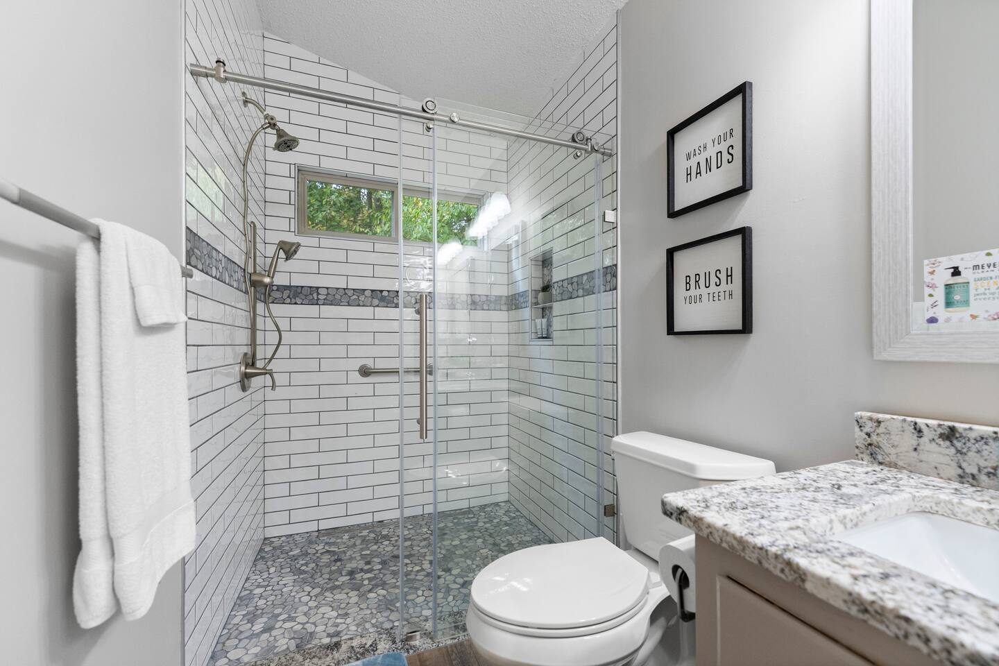 Bella Vita/3 bedroom-2 bath/1-Level/King beds/Pets Allowed/5 star Reviews