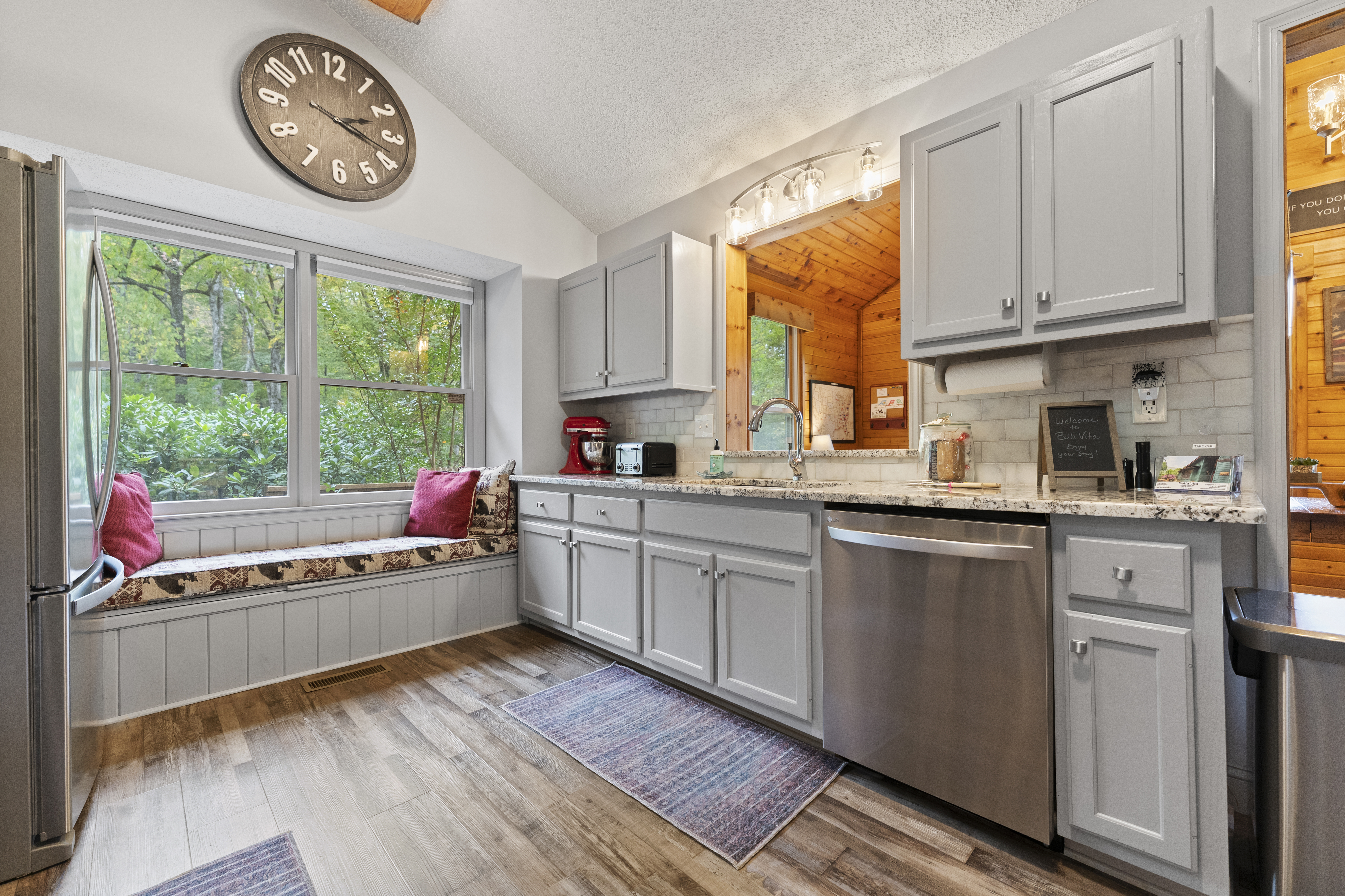 Bella Vita/3 bedroom-2 bath/1-Level/King beds/Pets Allowed/5 star Reviews