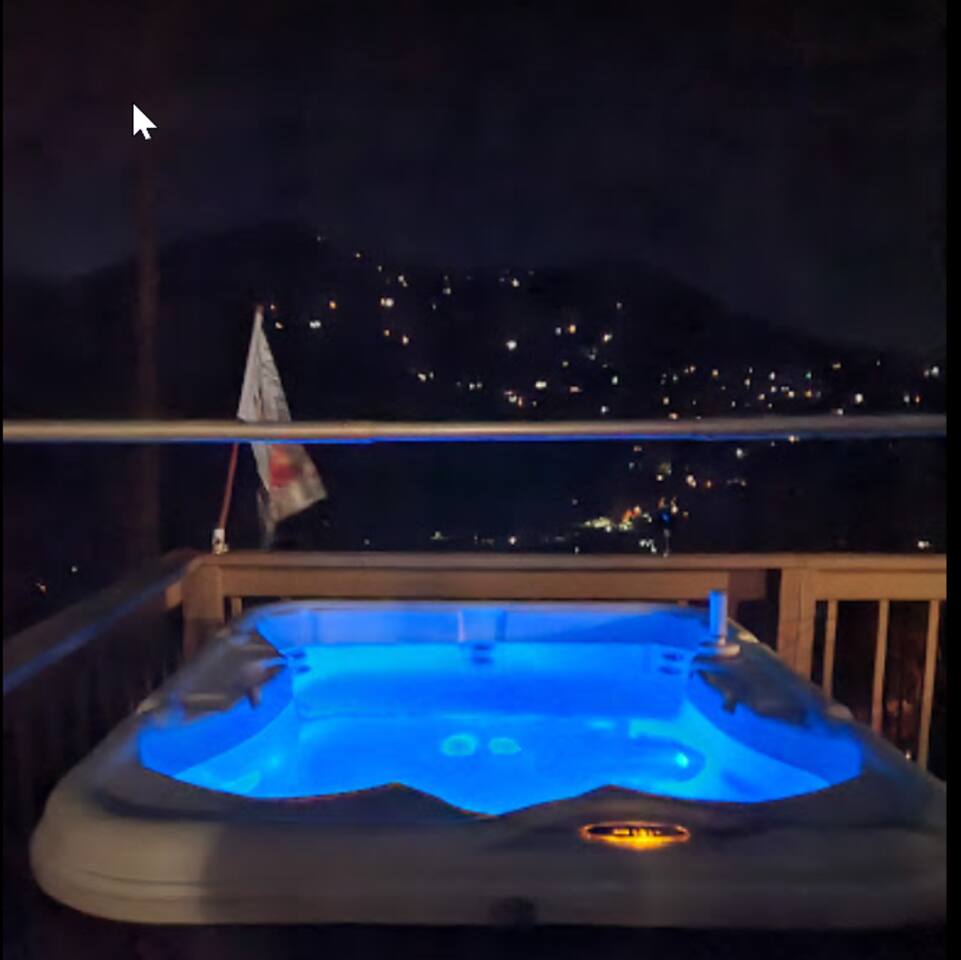Bella Vista- 2 bedroom - 2 bath /Hot Tub/View/Pets Allowed/King Beds/Great Reviews