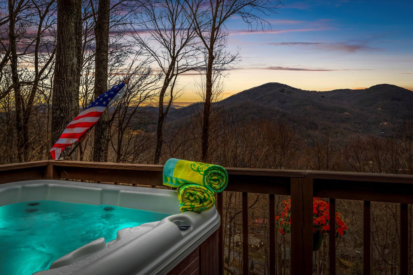 Bella Vista- 2 bedroom - 2 bath /Hot Tub/View/Pets Allowed/King Beds/Great Reviews — Maggie Valley — vacation rental