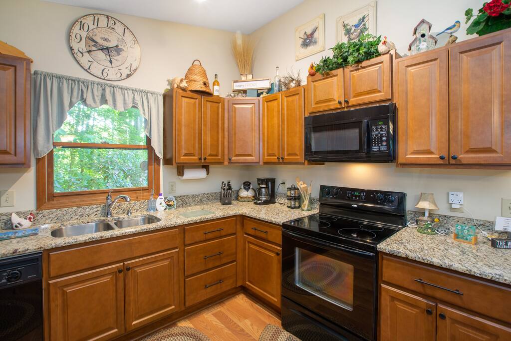 Bella Vista- 2 bedroom - 2 bath /Hot Tub/View/Pets Allowed/King Beds/Great Reviews