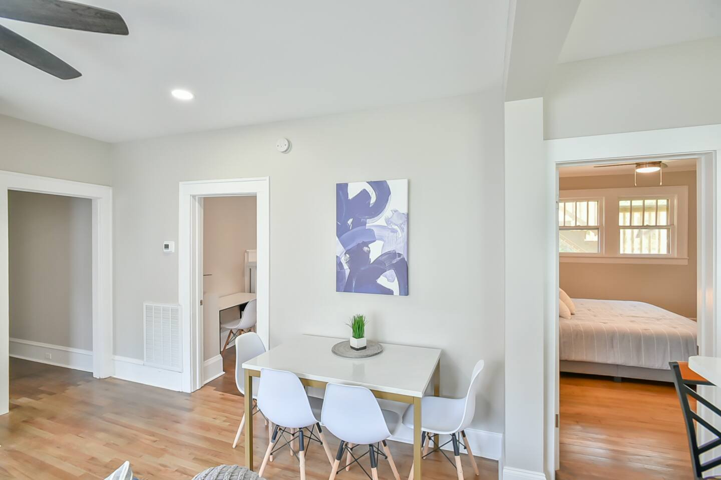 Comfortable 6 Bdrm~Fenced Backyard~Near Downtown!