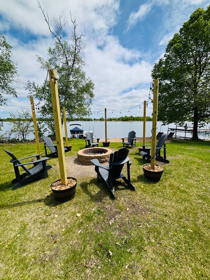 Lake Escape | paddle boards, fire pit & game room