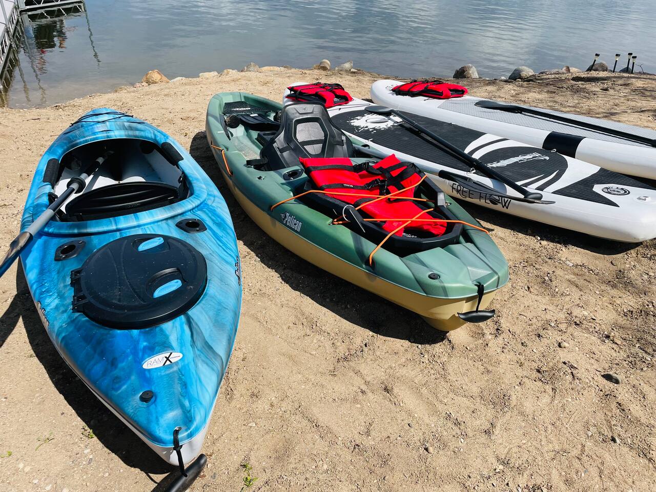 Lake Escape | paddle boards, fire pit & game room