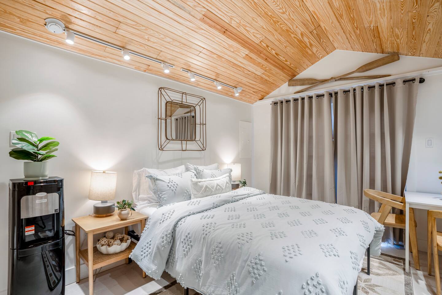 Historic Heights Rustic Urban Tiny Cabin