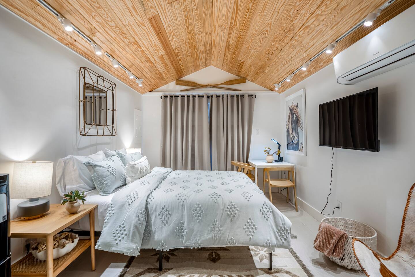 Historic Heights Rustic Urban Tiny Cabin — Houston — vacation rental