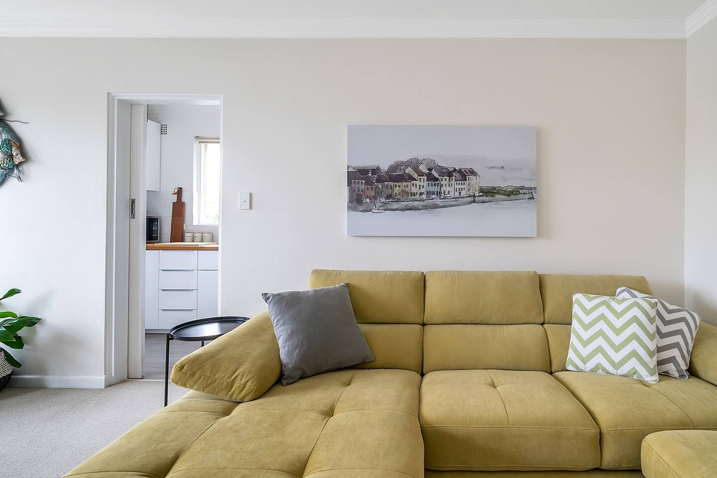 Harbour views 5 mins walk to surf, beaches, Wharf