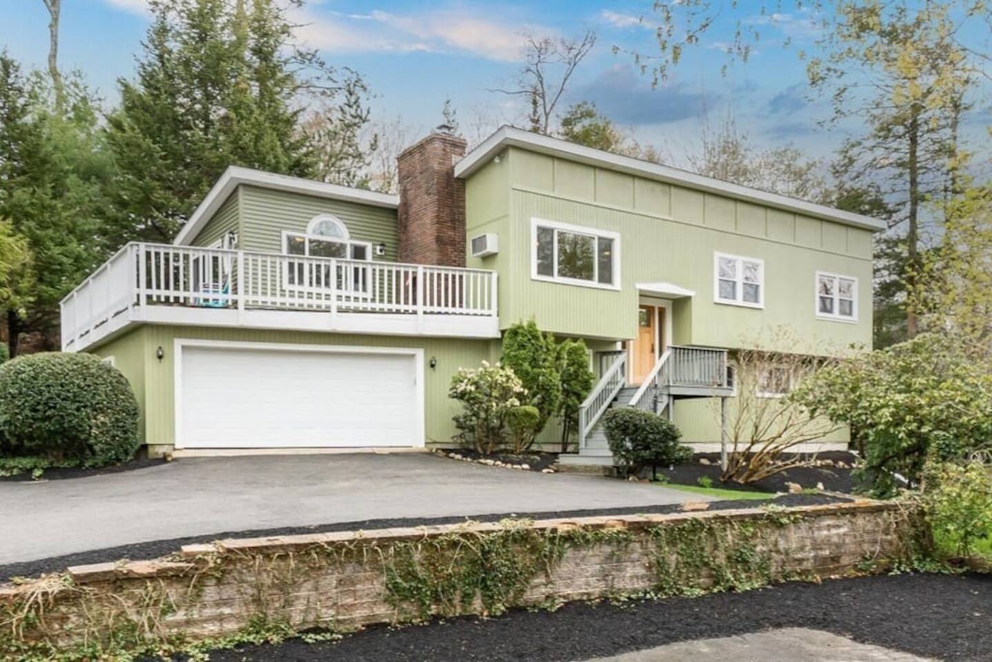 Manchester by the Sea|Outdoor Fireplace|King Bed — Manchester-by-the-Sea — vacation rental