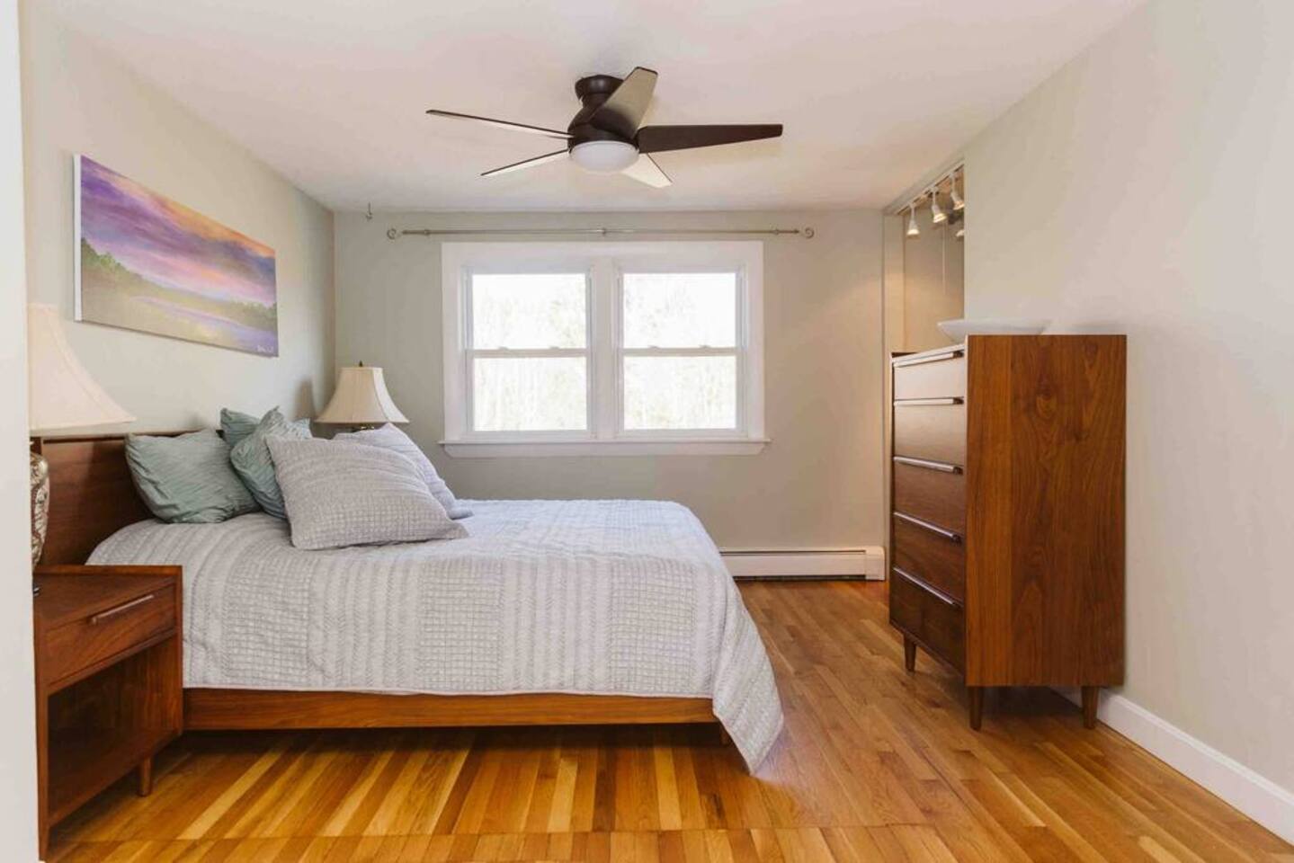 Manchester by the Sea|Outdoor Fireplace|King Bed