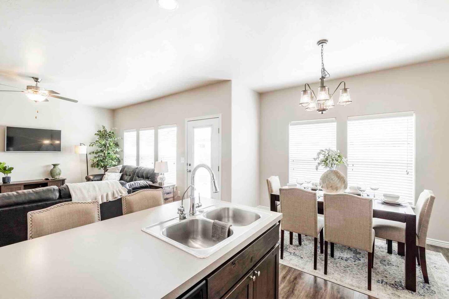 TJ Rancher Home, Wifi, King Beds