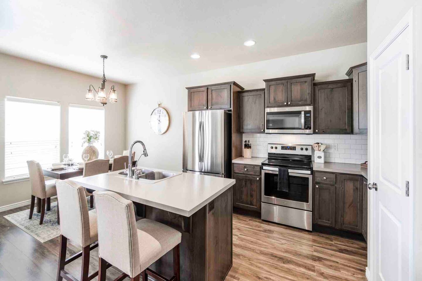TJ Rancher Home, Wifi, King Beds