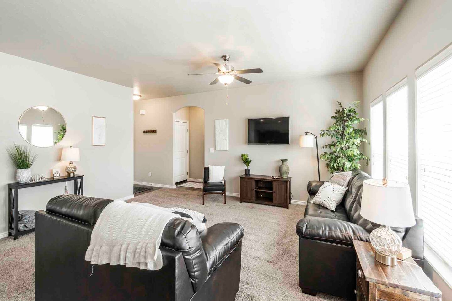 TJ Rancher Home, Wifi, King Beds