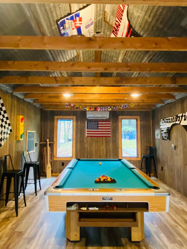 Beechwood Bliss! 3 bedroom Cabin w wood fireplace