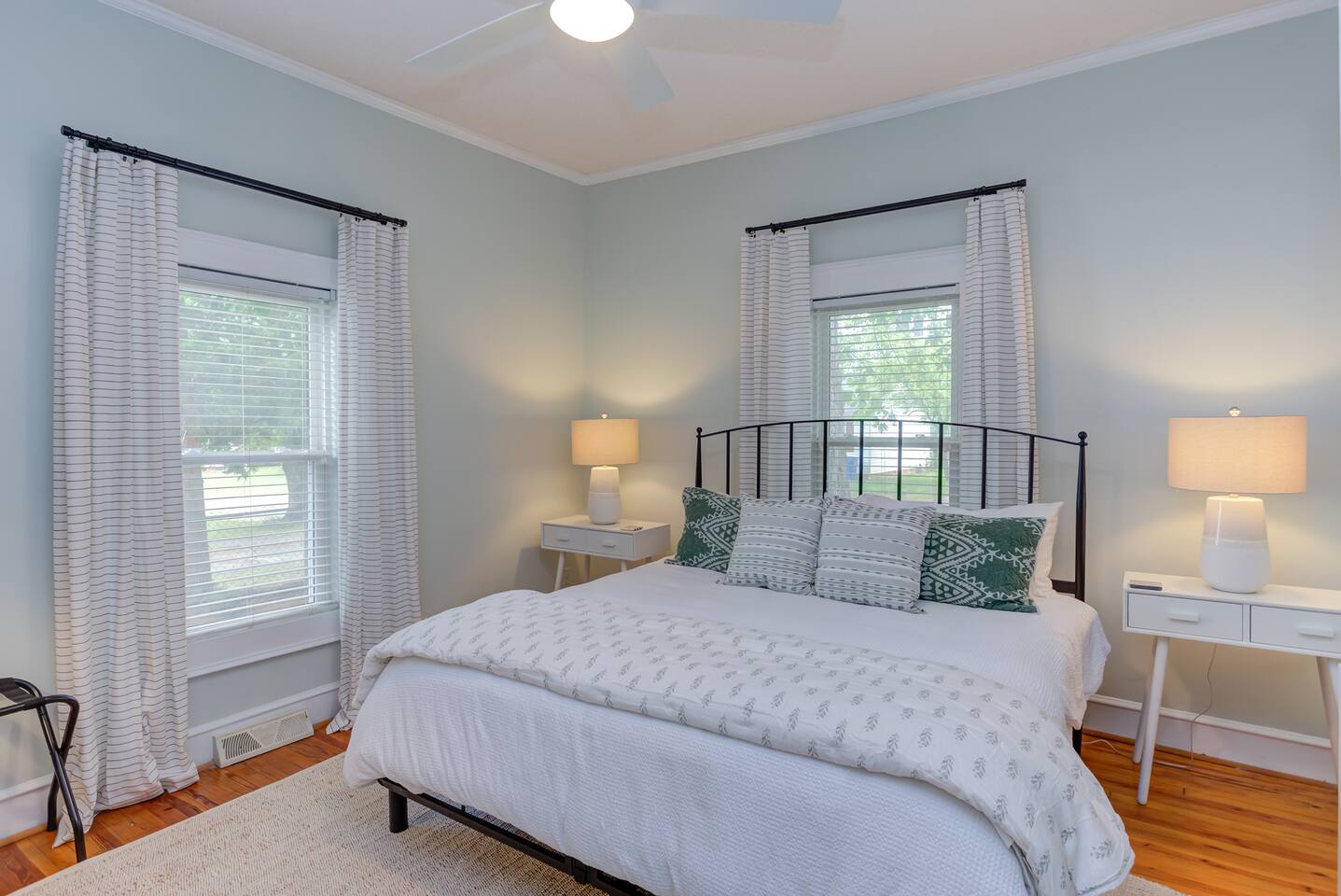 Cozy Home in Graham | Hot Tub | BBQ
