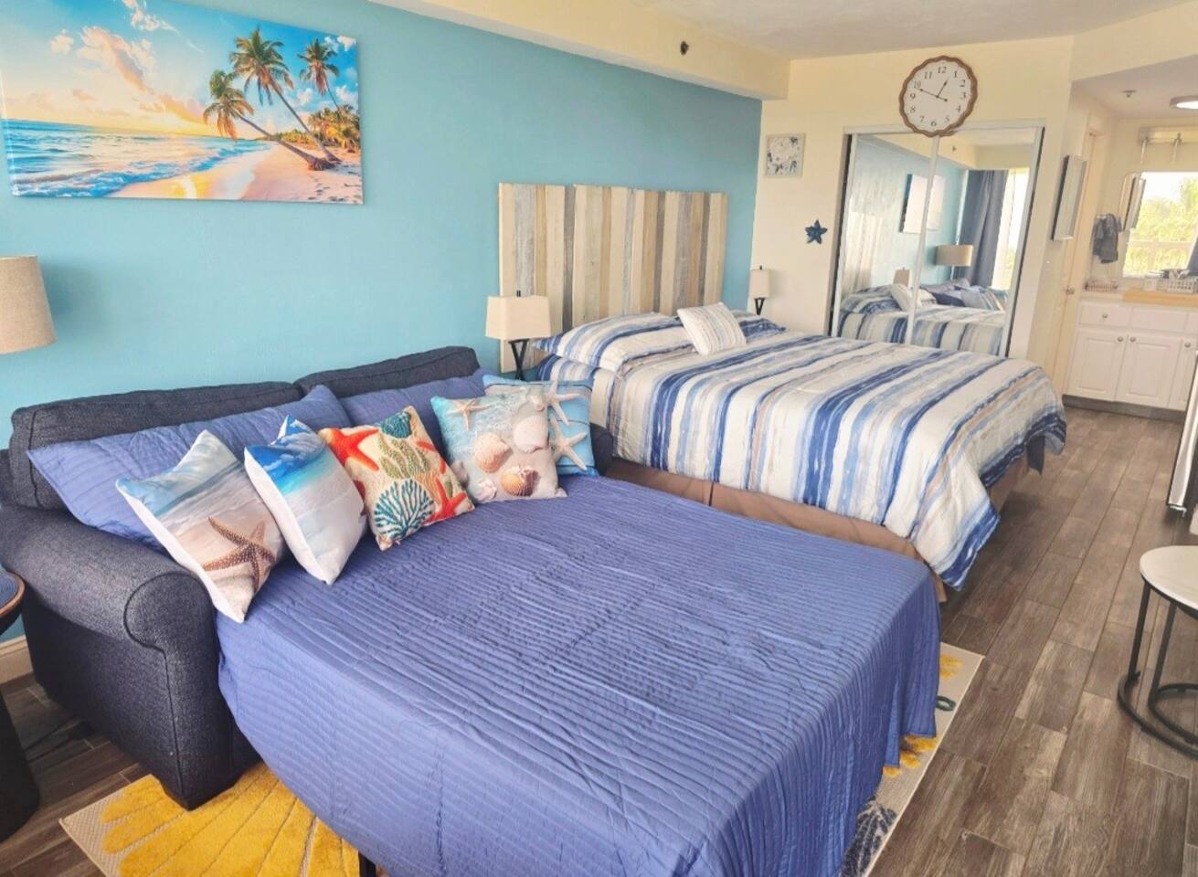Daytona Beach Couples Retreat King Unit w/kitchen