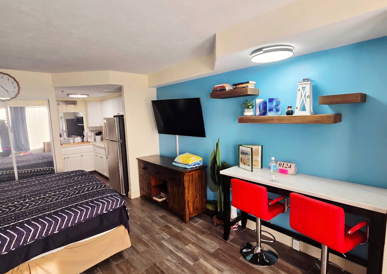 Daytona Beach Couples Retreat King Unit w/kitchen
