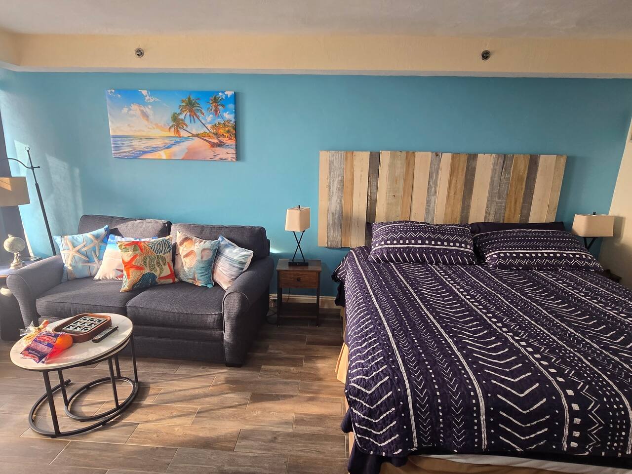 Daytona Beach Couples Retreat King Unit w/kitchen