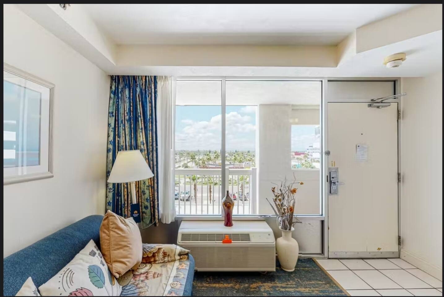 Classy Daytona Beach King Studio w/full kitchen