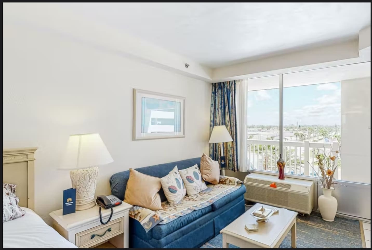 Classy Daytona Beach King Studio w/full kitchen