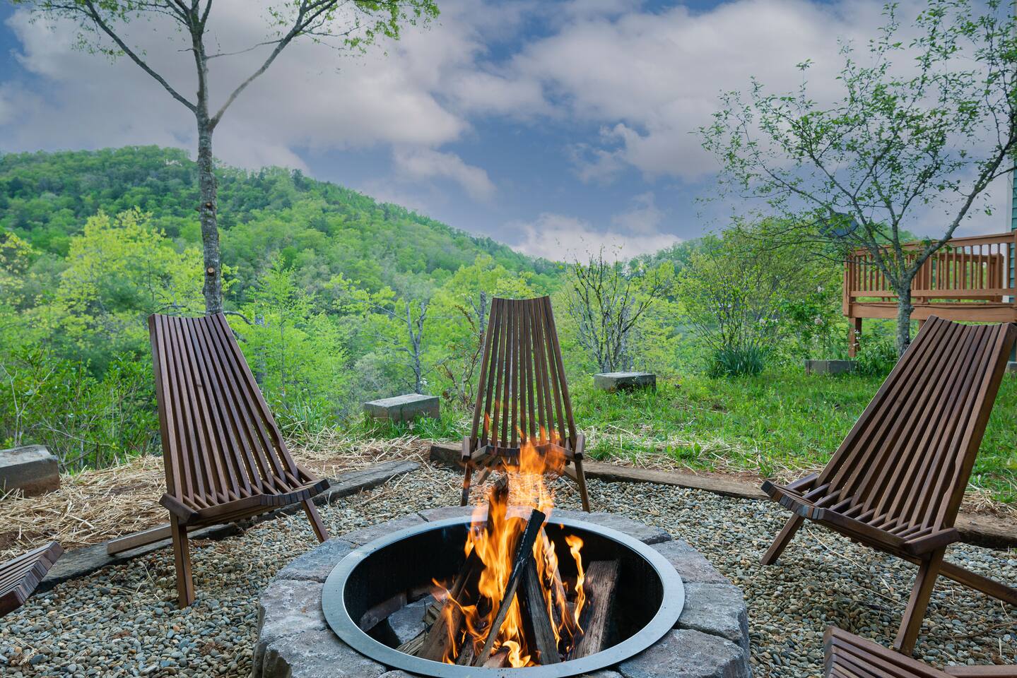 Hilltop Haven | 10 Beds | Hot Tub | Firepit | Pool Table