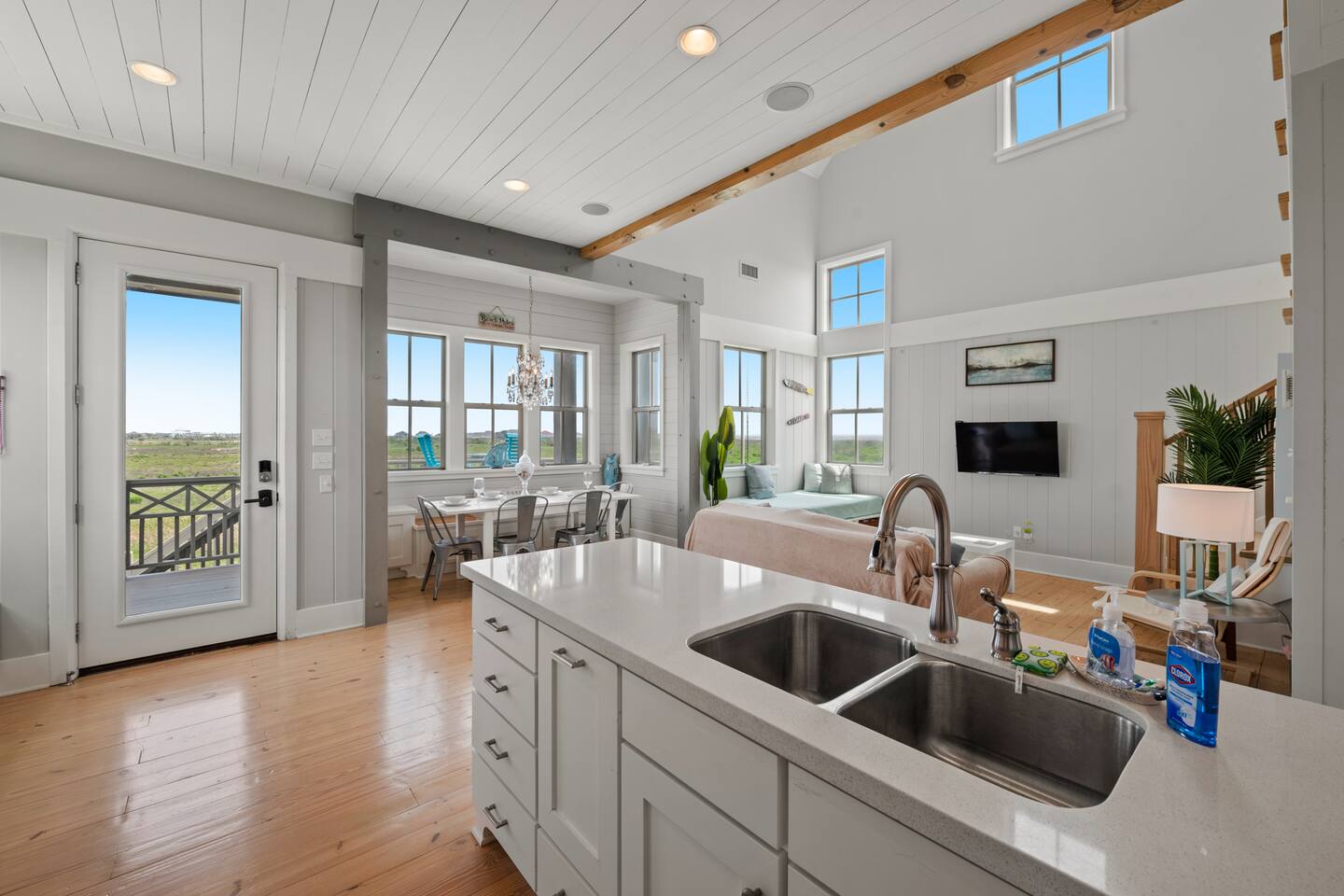 Gulf Views! Pets with Fence! Walk to the Beach!