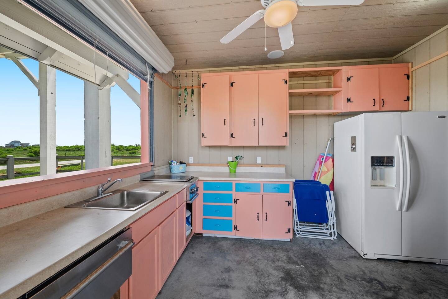 Gulf Views! Pets with Fence! Walk to the Beach!
