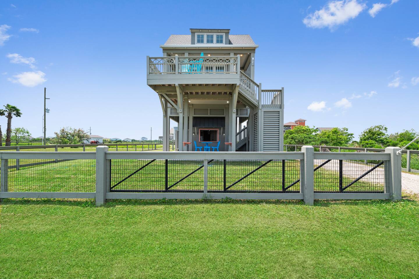 Gulf Views! Pets with Fence! Walk to the Beach! — Bolivar Peninsula — vacation rental