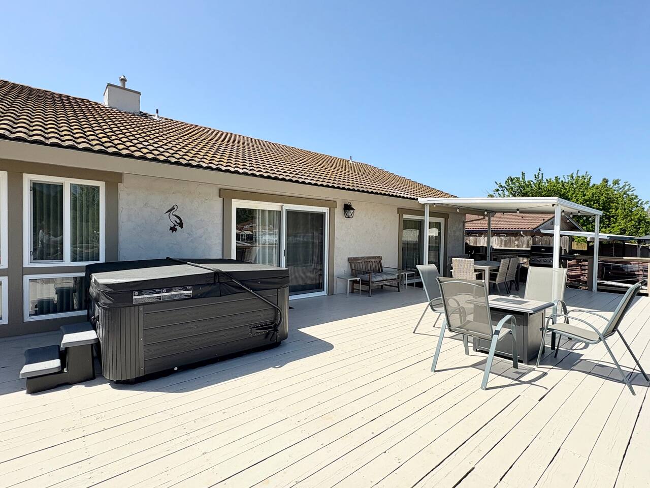 Waterfront•HotTub•GameRoom•PedalBoat•FirePit•Dock