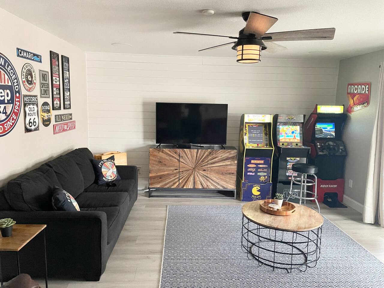Waterfront•HotTub•GameRoom•PedalBoat•FirePit•Dock